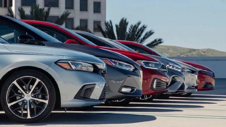 <p><strong>Konvansiyonel (ICE) ve Hibrit (HEV):</strong> + yüzde 25 (minimum 6 bin dolar),<br />
<br />
<strong>Plug-in Hibrit (PHEV): </strong>+ yüzde 30 (minimum 7 bin dolar),<br />
<br />
<strong>Tam elektrikli (BEV):</strong> + yüzde 30 (minimum 8 bin 500 dolar).</p>
