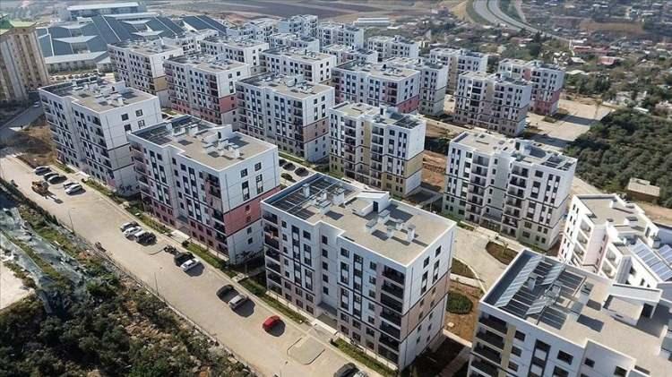 <p>BALIKESİR: 7 bin 458 konut<br />
<br />
Merkez, Ayvalık, Balya, Bandırma, Bigadiç, Dursunbey, Edremit, Erdek, Gönen, Havran, İvrindi, Kepsut, Manyas, Savaştepe, Sındırgı ve Susurluk ilçelerinde yapılacak.</p>
