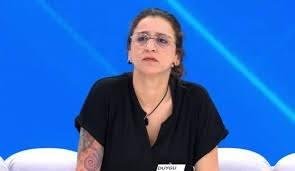 <p>Duygu Nebioğlu, "Mahkeme emniyete müzekkere yazmasına rağmen ertelendi. Emniyet tarafından kendisine ulaşılıp, bu tutanak hazırlandığında dosyada bir eksik kalmayacak ve haklılığım ortaya çıkacaktır" dedi.</p>

