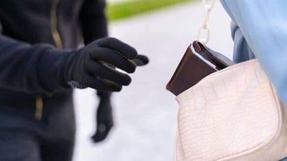 <p><span style="color:#B22222"><strong>3)  EMANETİN KORUNMAMASI </strong></span></p>

<p> </p>
