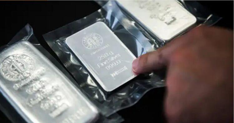 <p><strong>'CİDDİ PARALAR KAZABİLİRLER'</strong></p>

<p>Yani altının onsu, gümüşün onsu, altının gramı, gümüşün gramı takip etmekten ziyade sadece açıkta kalmayarak altın ve gümüşü oynatarak bu rasyo işleminden ciddi paralar kazanabilirler.</p>
