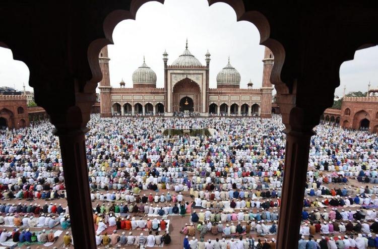 <p><strong>CAIR Teksas Şubesi'</strong>nin raporunda, M&uuml;sl&uuml;man n&uuml;fustaki artışa bağlı olarak cami, k&uuml;lt&uuml;r merkezi ve eğitim kurumlarına olan talebin y&uuml;kseldiği belirtiliyor. Bu kapsamda &ouml;zellikle <strong>Houston, Dallas, Irving ve Plano'</strong>da yeni topluluk merkezleri kurulmaya devam ediyor.</p>
