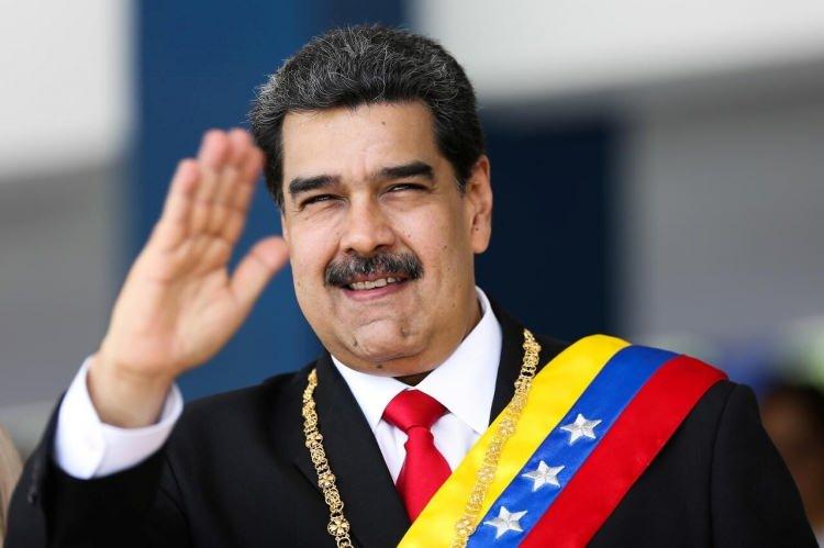 <p><span style="color:#B22222"><strong>DONALD TRUMP: "MADURO'YU SEVMİYORUM"</strong></span></p>

<p> </p>

<p>ABD ile Venezuela arasındaki gerilim tırmanıyor. Başkan Donald Trump, son açıklamasında “Maduro’yu sevmiyorum” diyerek diplomatik tonu daha da sertleştirdi. </p>
