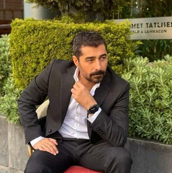 <p><strong>Karar sonrası Ahmet Tatlıses, babasına 3 kilometreden fazla yaklaşamayacak.</strong></p>
