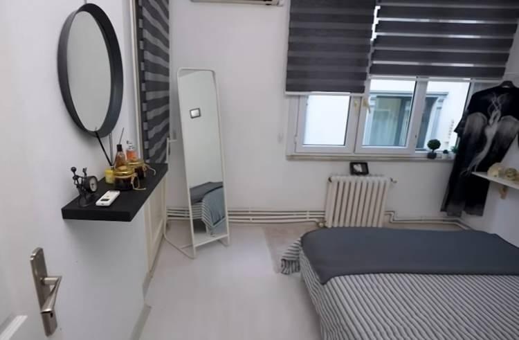 <p><strong>Yatak odasında da siyah, gri ve beyazın hakim olduğu renk paletine yer açan İnci, sade ve minimal bir stil kullanmış.</strong></p>
