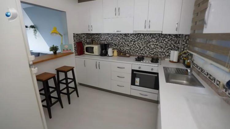 <p><strong>17–18 yaşından beri yemek yaptığını anlatan İnci, oyunculuğun yanı sıra şeflik yaptığını da sözlerine ekledi. Kuzguncuk’ta yaklaşık 10 yıl boyunca restoran işlettiğini söyleyen ünlü oyuncu, birçok yemeğin kendi reçeteleriyle hazırlandığını anlattı.</strong></p>
