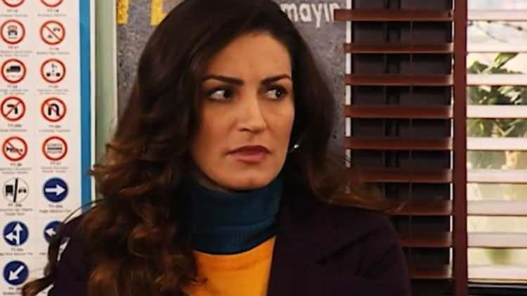 <p><strong>Fenomen program, son bölümünde 'Akasya Durağı'nın unutulmaz şoför Leyla'sı olarak hafızalara kazınan Ayça İnci'nin evini ekranlara getirdi.</strong></p>
