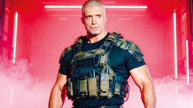 <p>Sendika, <strong data-end="1000" data-start="984">Akın Akınözü</strong> ve <strong data-end="1167" data-start="1004">Özcan Deniz'in izniyle gerçekleşen, yapay zeka ile üretilen klonlanmış oyuncular ve Türkiye'nin ilk yapay zeka oyuncusu 'İz'in projede yer almasını eleştirdi.</strong><o:p></o:p></p>
