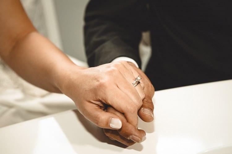 <p><span style="color:inherit"><span style="color:rgb(178, 34, 34)"><strong>TÜİK AKRABA EVLİLİĞİNİN EN FAZLA OLDUĞU İLLERİ AÇIKLADI!</strong></span></span></p>

<p><span style="color:inherit"> </span></p>

<p><span style="color:inherit">Türkiye İstatistik Kurumu’nun 2024 yılına ait verileri, bu evlilik biçiminin hâlâ belirli bölgelerde yaygınlığını koruduğunu ortaya koyuyor.</span></p>

<p><span style="color:inherit"> </span></p>

<p><span style="color:inherit"><strong>Yıl boyunca ülke genelinde on binlerce evlilik gerçekleşirken, bunların hatırı sayılır bir kısmı akraba bireyler arasında yapıldı. </strong></span></p>

<p> </p>
