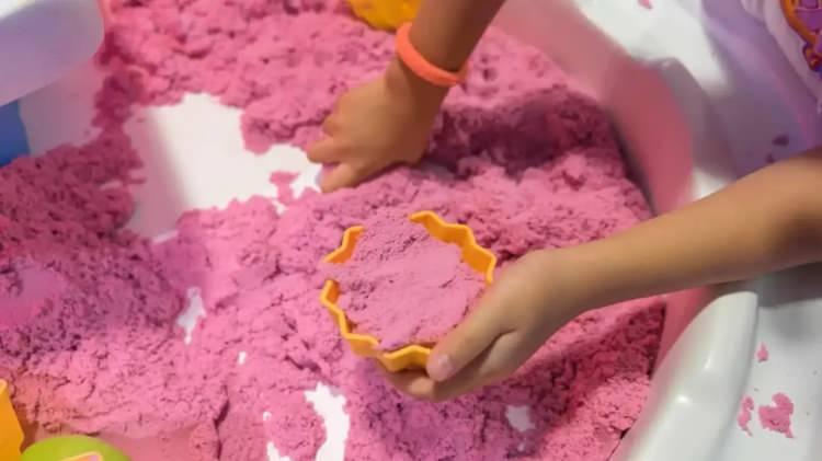 <p><strong>GERİ ÇAĞRILDI </strong></p>

<p>Asbestin bu türünün havada yayılma veya solunma riskinin düşük olduğunu ancak yine de risk oluşturabileceğini belirten Komisyon, ürünlerin geri çağrılması için duyuru yayımladı.</p>
