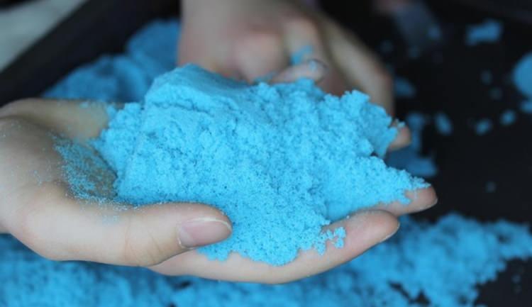 <p>Komisyonun, okullarda kullanılan renkli kumların 2020-2025 yıllarında Avustralya'daki perakendecilerden alındığını açıklaması üzerine Avustralya Başkent Bölgesi (ACT) Eğitim Bakanlığı, ürünlerin tespiti için 14 Kasım'da 8'i kısmi olmak üzere 24 okul ve 6 anaokulunu kapattı.</p>
