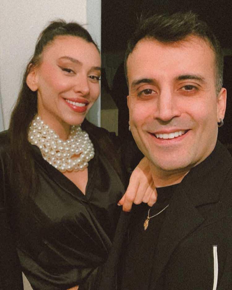 <p>BKM oyuncusu Berkay Tulumbacı ve 2023 yılında dünya evine girdiği eşi Ezgi Gergin, önceki akşam Taksim’de sokak ortasında tartışırken kameralara yakalandı. <o:p></o:p></p>
