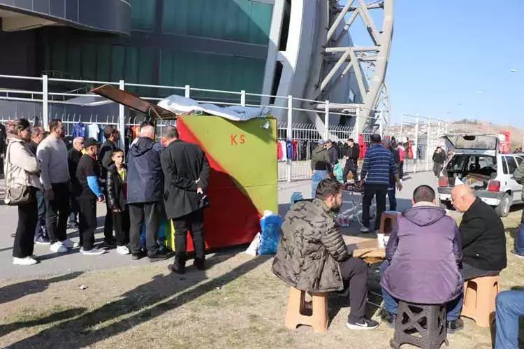 <p>Kayserispor taraftarlarından Recep Yılmaz bu durum hakkında şunları kaydetti:  </p>
