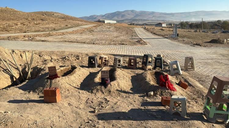 <p>Olayda hayatını kaybedenler Afyonkarahisar'ın Bolvadin ilçesinde hafta sonu toprağa verildi.  </p>
