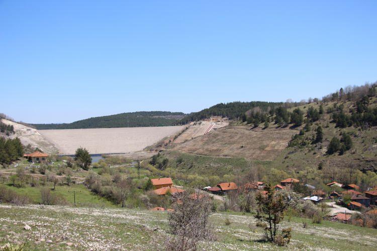 <p>Çalışmalarına 2014'te başlayıp, 2026 yılı sonu itibarıyla su tutmaya başlaması hedeflenen baraj, Yeniçağa, Gerede ve Dörtdivan ilçelerine içme suyu sağlayacak.</p>
