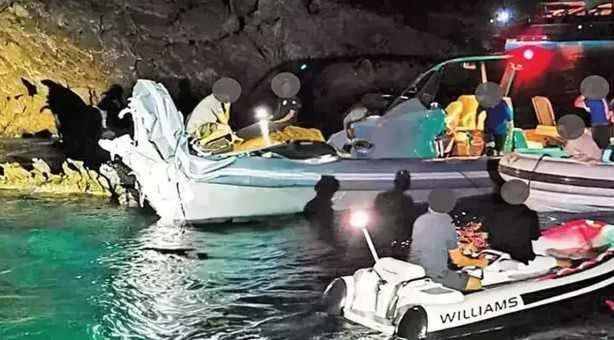 <p>Sosyetenin ünlü çifti geçirdikleri kazanın ardından büyük bir sarsıntı yaşamış ve ilişkileri dönülmez bir noktaya gelmişti. Ünlü çift üst üste yaşanan olumsuzluklardan sonra geçtiğimiz ay 29 yıllık evliliklerini tek celsede bitirmişti.</p>
