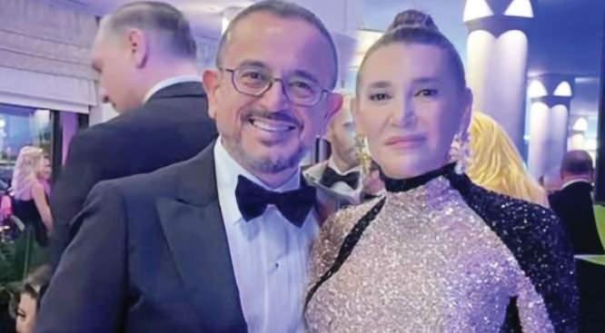 <p>Gecede sahneye çıkan Ali Sabancı’nın, eski eşine <strong>"Vuslat burada. Evliyken harika bir çifttik. Bir ay önce boşandık ama gördüğünüz gibi yine birlikteyiz. 28 yıl boyunca dimdik arkamda durduğu için kendisine çok teşekkür ederim"</strong> sözleri geceye damga vurdu.</p>
