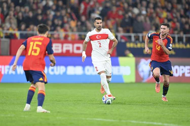 <p>romanRtve: İspanya Dünya Kupası'na katılma hakkını kazandı ancak Türkiye, Sevilla'da galibiyet serisini sonlandırdı</p>
