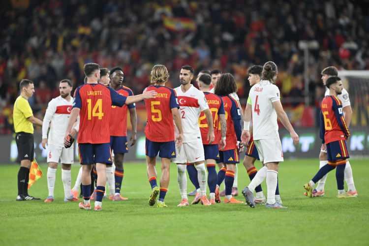 <p>"İspanya, Türkiye karşısında ilk iki golünü yedi, beraberlikle Dünya Kupası'na katılma hakkını kazandı ve İtalya'nın 31 maçlık tarihi yenilgisizlik rekorunu egale etti. Bulgaristan ve Gürcistan'dan çok daha fazla mücadele eden, ilk maçtaki performanslarından çok daha fazlasını sergileyen bir Türkiye takımına karşı bir dizi fırsattan yararlanarak beraberliği yakaladılar."</p>
