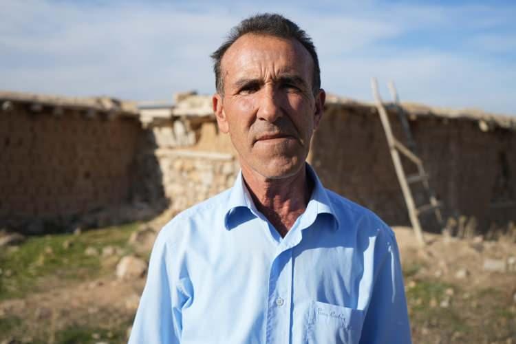 <p><span style="color:#A52A2A"><strong>"TÜP PATLAYACAK DİYE BAĞIRDILAR"</strong></span></p>

<p> </p>

<p>Köy muhtarı Karataş, henüz çocuk yaşta tanık olduğu olayın hafızasından silinmediğini belirterek,<strong> "O dönem 9 yaşındaydım. Olayı çok net hatırlıyorum. O gün erkek evindeydim. Burası kız tarafıydı. Burada toplantı vardı, ön odalarda erkekler, arka odada kadınlar oturuyordu. Damat evinden yukarı çıkayım dedim, oradan ayrılıp buraya geldim. Salona girdiğimde 'Tüp patlayacak' diye bağırdılar. O gün elektrik de yoktu. 'Tüp patlayacak' deyince kaçtım. <span style="color:#A52A2A"><em>Yaklaşık 30 metre kadar ilerledim. Büyük bir patlama oldu, alev çıktı.</em></span> Erkeklerin oturduğu odanın camları basınçla dışarı fırladı. İçeriden sadece bir erkek çocuğu sağ çıktı. O da kapının arasında kalmış, başka kurtulan olmadı. 'Patlamayla ciğerleri patlamış' dediler. Devletimizden Allah razı olsun, bütün erkekleri, Makine Kimya'da işe aldılar. O patlamada annem ve iki kız kardeşim de vefat etti. Kardeşlerimin biri 5 yaşındaydı, diğeri 3 yaşındaydı. İkisini de patlamada kaybettik."</strong> dedi.</p>
