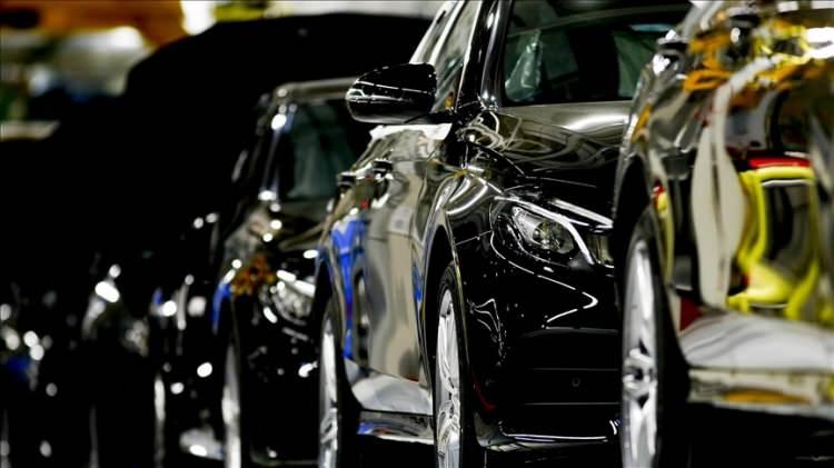 <p><strong>FİYAT ARTIŞI 540 BİN LİRAYA KADAR ÇIKACAK</strong></p>

<p>Matrahsız fiyatı 1 milyon lira olan bir araca 250 bin lira ek vergi geliyor. 250 bin liranın üzerine yüzde 80 (ya da hangi ÖTV dilimindeyse) Özel Tüketim Vergisi ve bunun da üzerine yüzde 20 Katma Değer Vergisi getiriliyor.</p>

<p> </p>
