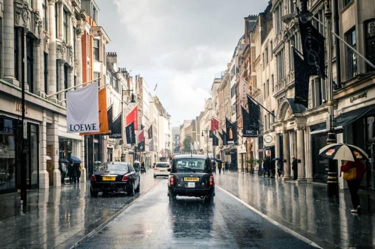 <p>1- Londra, Birleşik Krallık - New Bond Street</p>

<p> </p>

<p> </p>

<p><strong>Yıllık metrekare başına kira ücreti: 20 bin 482 euro</strong></p>

<p> </p>

<p> </p>
