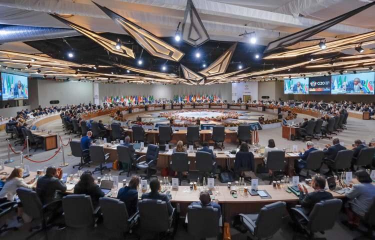 <p>Cumhurbaşkanı Recep Tayyip Erdoğan, Güney Afrika Cumhuriyeti’nin Johannesburg kentinde düzenlenen G20 Liderler Zirvesi’nin açılışına ve zirve kapsamındaki oturumlara katıldı.</p>

<p>Erdoğan, zirvedeki liderlerle birebir ve toplu görüşmeler gerçekleştirdi.</p>
