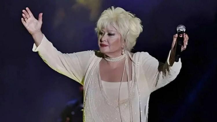 <p><span style="color:#800080"><em><strong>"Kıymetli bir sanatçımızı kaybetmenin derin üzüntüsünü yaşıyorum" </strong></em></span>sözleriyle Abacı'ya olan saygısını dile getiren Seki, konuşması sırasında gözyaşlarını tutamadı. </p>
