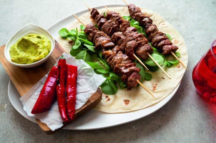 <p><strong>Lokum gibi tadıyla damak çatlatan 'Kuzu şiş' ise aynı puanla 28. sırada yer buldu.</strong></p>
