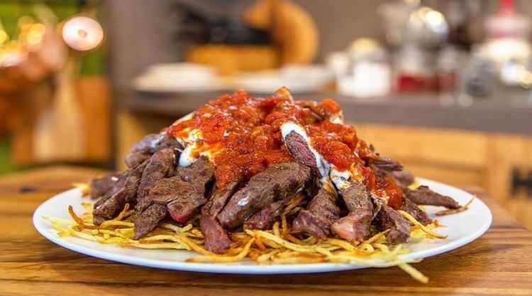 <p><span style="color:#FF0000"><strong>EN YÜKSEK PUANI 'ÇÖKERTME KEBAB' ALDI</strong></span></p>

<p><strong>'En iyi 100' listesine 7.sıradan giriş yapan "Çökertme Kebabı", 4.64 puan aldı. Leziz etin kızartmış patates ve terayağlı sosla harmanlandığı meşhur kebap, gastronomi tutkunlarının yakın takibine girdi.</strong></p>
