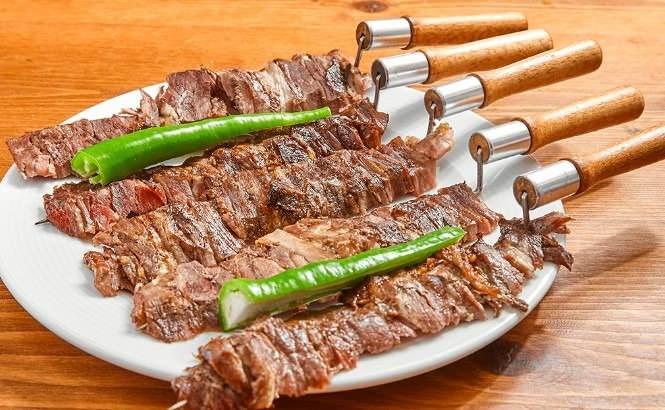 <p><span style="color:#FF0000"><strong>BİR TÜRK LEZZETİ DAHA İLK 10'DA!</strong></span></p>

<p><strong>Listeye ilk 10'dan giriş yapan ikinci Türk lezzeti ise 4.60 puanla 'Cağ Kebabı' oldu. Erzurum'un meşhur lezzeti, 'Dünyanın en iyi 100 yemeği' listesinde 9'uncu sırada yer aldı.</strong></p>
