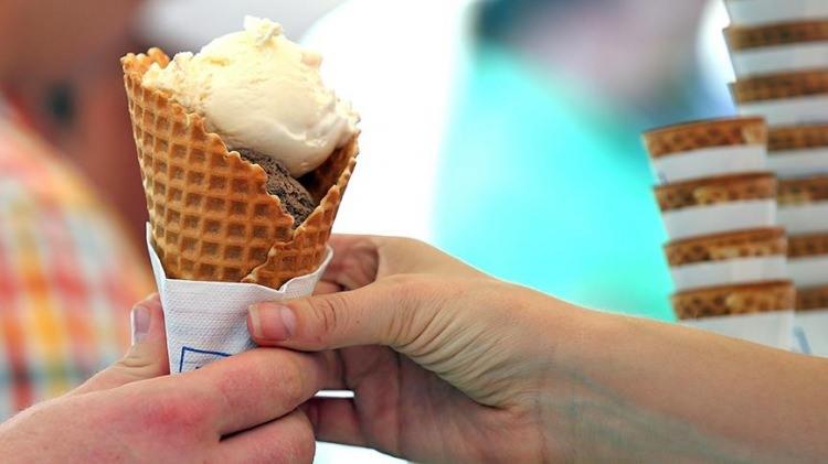 <p>Cebinde dondurma külahı taşımak yasak. </p>
