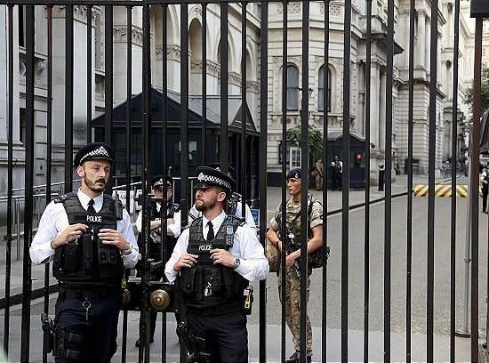 <p>Parlamento binasında ölmek yasak. </p>
