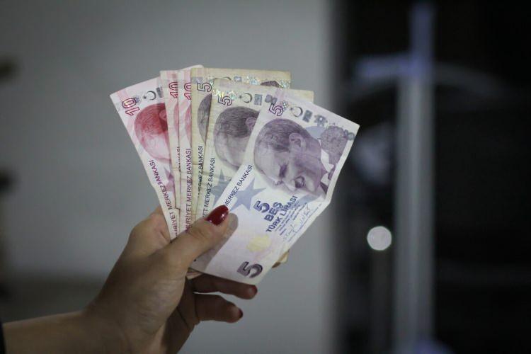 <p><span style="color:rgb(20, 35, 58)">Milyonlarca çalışan 2026 yılında uygulanacak asgari ücretin belirlenmesi için şimdiden </span><a href="https://www.sabah.com.tr/haberleri/asgari-ucret-tespit-komisyonu" target="_blank">Asgari Ücret Tespit Komisyonu</a><span style="color:rgb(20, 35, 58)">'ndan çıkacak sonucu merakla bekliyor.</span></p>
