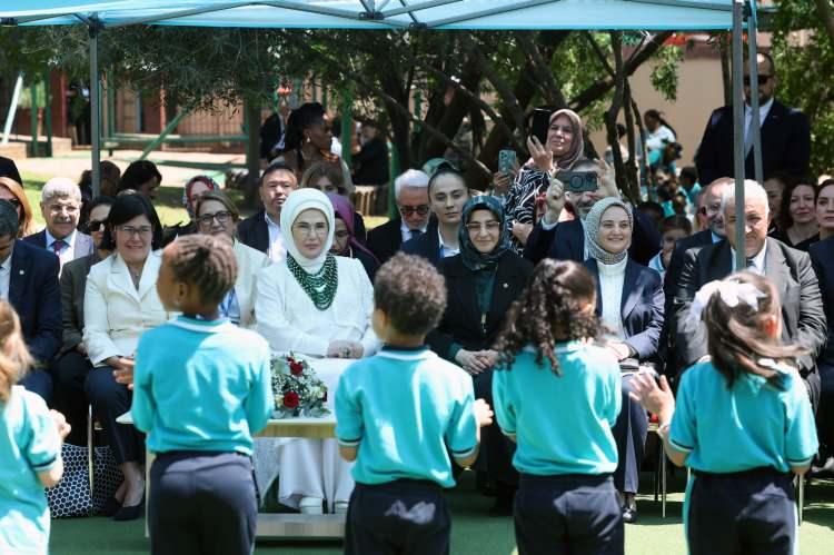 <p>Tüm çocuklarımıza ilimle ve güvenle yürüdükleri başarı dolu bir gelecek diliyorum."</p>
