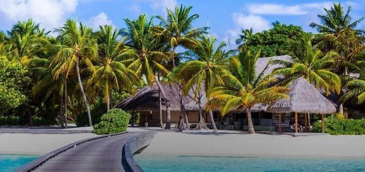 <p><span style="color:#B22222"><strong>BOŞANMAK KADAR EVLENMEK DE KOLAY</strong></span></p>

<p>&nbsp;</p>

<p>Kocanın sahip oldukları &ccedil;ocuklar i&ccedil;in harcama yapması beklenir ancak mahkeme tarafından belirlenen miktarlar &ccedil;ok y&uuml;ksek değildir.</p>

<p>&nbsp;</p>

<p>Evlenmek de &ouml;zellikle diğer Asya &uuml;lkelerine kıyasla daha basit bir konudur; koca kadına &ccedil;eyiz &ouml;demek zorundadır ve genellikle k&uuml;&ccedil;&uuml;k bir miktar veya d&uuml;ğ&uuml;n tarihiyle ilgili bir şey veya &ouml;nemli bir miktardan ziyade başka bir manevi değeri tercih ederler.&nbsp;</p>
