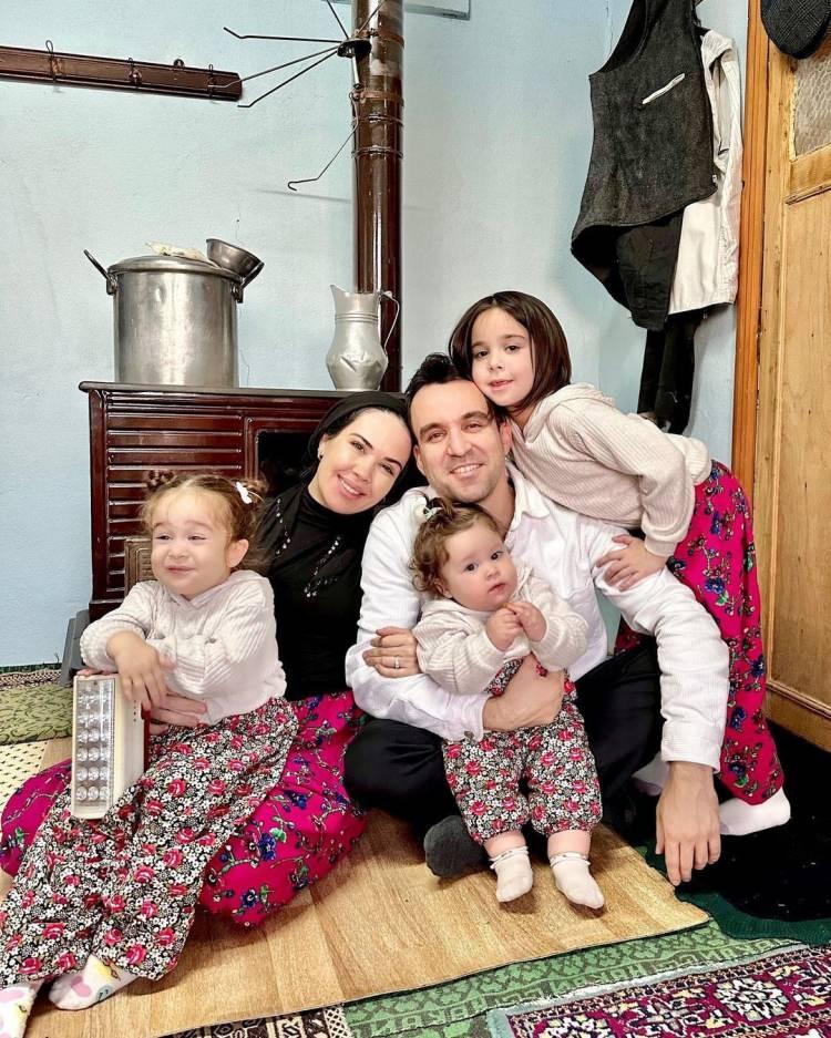 <p><span style="color:#800000"><strong>'SUÇLAMALARI KABUL ETMİYORUM'</strong></span></p>

<p>Tutuksuz sanık Özlem Altınok Öz savunmasında, “Suçlamaları kabul etmiyorum. Yazılı savunmalarımı hazırladım. Bu dava nedeniyle ben ve ailem çok yıprandık. Beraatime karar verilmesini isterim. 4 çocuk annesiyim. Çocuklarımı yatağında bırakıp geldim. Yapılan suçlamaların hiçbirini kabul etmiyorum. Hayatımın çoğu zamanını çocuklarımla geçiriyorum. Bu dönemde bir düşük yaptım. Çocuklarımla sosyal medyada paylaşımlar yapmaya başladım. Babamın emekli maaşına tedbir konuldu. Çok zor süreçler yaşadık. Maddi durumlar yaşıyoruz, ev sahibi evden çıkmamızı istiyor" dedi.</p>
