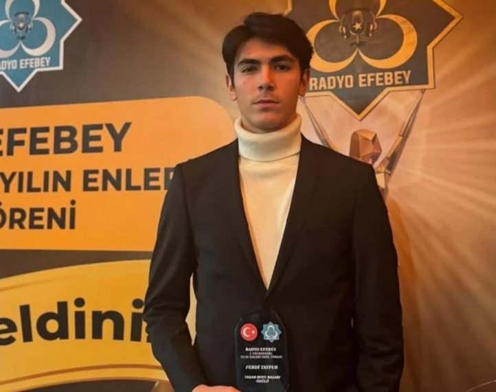 <p><span style="color:#B22222"><strong>FERDİ TAYFUR'UN OĞLU DUYURDU</strong></span></p>

<p> </p>
