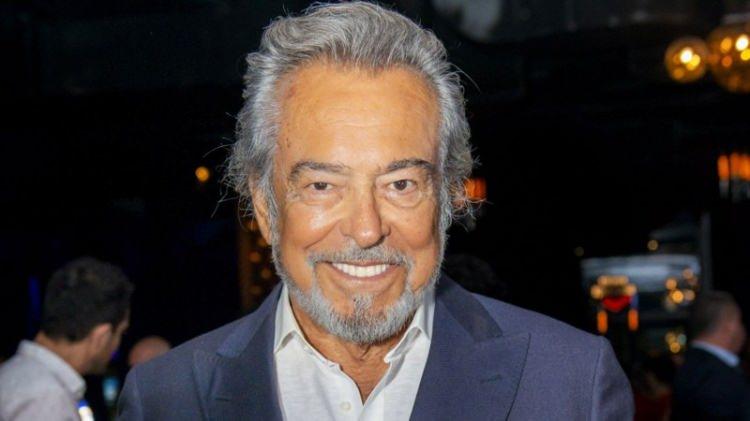 <p>Akşam gazetesinde yer alan habere göre; dilekçede yeğenleri "Güneri ile eşi Canan Civaoğlu, resmi olarak evli olmalarına rağmen çok uzun yıllardan beri fiilen ayrı yaşamaktadır. Evlilikleri kağıt üzerinde anlaşma niteliğindedir" dedi.</p>
