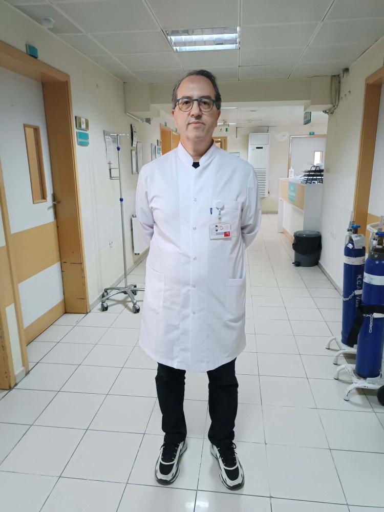 <p><em><strong>Koronavirüs döneminde bunlara alışkındık; pandemi sonrasında da ağır viral enfeksiyon tablolarıyla karşı karşıya kalmaya başladık. Ciddi solunum yetmezliği, ateş, üşüme ve titreme semptomları; acil servise başvuru ve oksijen desteğine rağmen toparlanamama gibi durumlar görüyoruz. </strong></em></p>
