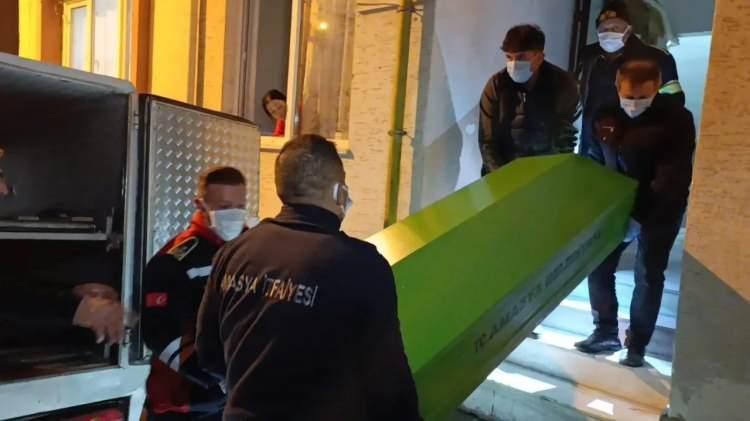 <p><strong><span style="color:#B22222">İSTANBUL&rsquo;DA YAKALANDI, İTİRAF ETTİ</span></strong></p>

<p>Haşim &Ouml;zer, 19 Kasım&rsquo;da İstanbul&rsquo;da g&ouml;zaltına alındı. Amasya&rsquo;ya getirilen &Ouml;zer, emniyetteki işlemlerinin ardından sevk edildiği mahkemede, Kılı&ccedil;&rsquo;tan bor&ccedil; istediğini, vermeyince boğarak &ouml;ld&uuml;rd&uuml;ğ&uuml;n&uuml; ve pişman olduğunu s&ouml;yledi. &Ouml;zer, &lsquo;Kadına karşı kasten &ouml;ld&uuml;rme&rsquo; su&ccedil;undan tutuklandı.</p>
