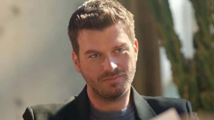 <p>Ünlü oyuncunun tekneyle verdiği pozlar, kısa sürede sosyal medya gündemine taşındı.<br />
Takipçileri, yeni tekne için “Harika bir seçim!”, “Deniz tutkunu Kıvanç Tatlıtuğ yine farkını gösterdi” yorumlarıyla beğeni ve tebriklerini iletti.</p>
