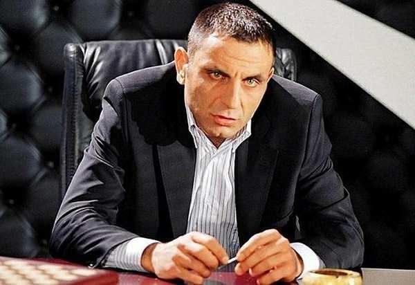 <p>Usta oyuncu Gürkan Uygun,sosyal medyada farklı bir görüntüsüyle kısa sürede gündem olan usta sanatçı dikkatleri üzerine çekti.</p>
