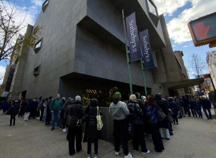 <p><span style="color:#FF0000"><strong>AÇIK ARTIRMADA SATIŞA SUNULACAK</strong></span></p>

<p><strong>Sotheby’s yetkilileri, eserin 18 Kasım 2025 tarihinde yapılacak müzayede kapsamında satışa çıkarılacağını ve başlangıç fiyatının ise yaklaşık 10 milyon dolar olacağını açıkladı.</strong></p>
