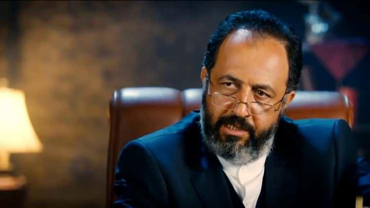 <p>Konuşması sırasında zaman zaman duygulanan usta oyuncu, evladıyla ilgili tüyleri diken diken eden bir detay da paylaştı. Özgür, bu özel anıyı yıllarca içinde sakladığını ve ilk kez kamuoyuyla paylaştığını belirterek, “Bazı acılar vardır, kelimelere sığmaz. İçinizde yaşarsınız” ifadelerini kullandı.</p>
