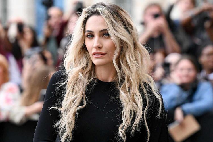 <p><strong>&Uuml;nl&uuml; sanat&ccedil;ının kızı Paris Jackson, babasının miras gelirlerinin ve harcamalarının "şeffaflığı" konusunda endişe duyduğunu belirterek, ge&ccedil;tiğimiz aylarda miras y&ouml;neticileri John Branca ve John McClain'e hukuk savaşı başlattı.</strong></p>
