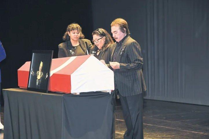 <p>Annesinin son haftasında zorlandığını ancak ondan önce oldukça iyi olduğunu belirten Saba Abacı, <strong>"Hep hayat doluydu, biz de beklemiyorduk. Şen şakraktık. Hastaneden önce hiçbir sağlık sorunu yoktu, her şey bir anda oldu. Annem hayatı çok severdi, hastanede bile çıkınca yapacağı planları anlatırdı bize"</strong> sözleriyle üzüntüsünü dile getirdi.</p>
