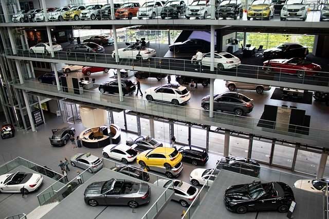 <p>Zam oranının benzinli ve dizel otomobillere yüzde 25 veya en az 6.000 dolar, hibrit otomobillere yüzde 25 veya en az 6.000 dolar, Plug-in hibrit otomobillere yüzde 30 veya en az 7.000 dolar, elektrikli otomobillere ise yüzde 30 veya en az 8.500 dolar ek vergi getirilmesi bekleniyor.</p>
