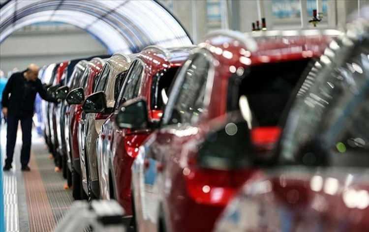 <p>AB ve Türkiye'nin Serbest Ticaret Anlaşması dışındaki ülkelerden yapılacak binek otomobil ithalatına ek vergi getirilmişti. </p>
