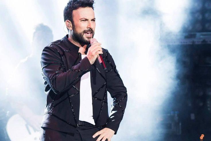 <p>Tarkan’ın 6 yıl aranın ardından İstanbul’da gerçekleştireceği 4 serilik konserin biletleri satışa çıktı. Biletlerin satışa çıktığı sitenin çöktüğü iddia edilirken bilet almak isteyen 97 bin kişinin de sıraya konulduğu konuşuluyor. </p>
